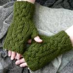 Trenza Mitts by Susanna IC, Photo &copy; ArtQualia