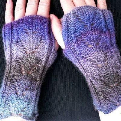 Wings Mitts by Susanna IC, Photo © ArtQualia